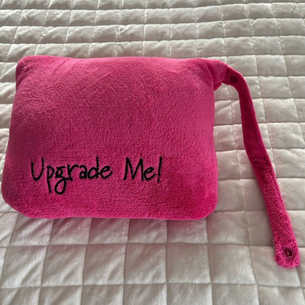 Super Soft fuchsia hot pink pillow unzips for a plush throw.
Perfect for travel!